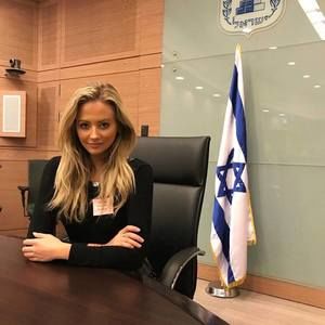 Meet your Posher, Lilly